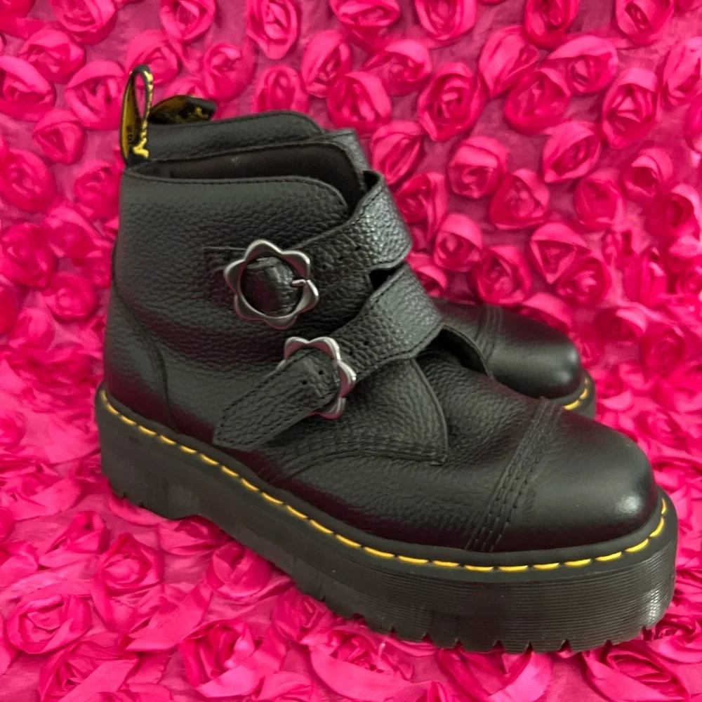 Dr. Martens Devon Flower boots 🖤 - Picture 2 of 7